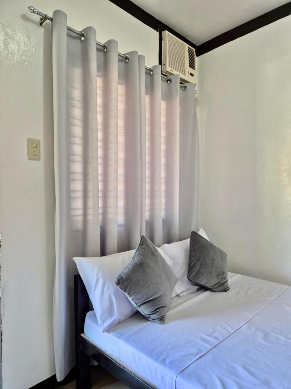 Casa Olivia Hotel Coron Exterior photo